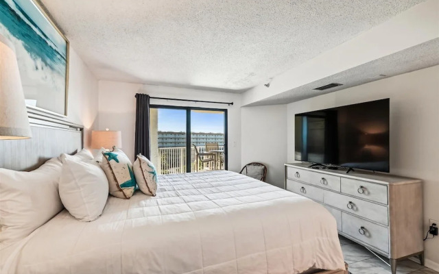 Inlet Reef 518 2 Bedroom Condo by RedAwning