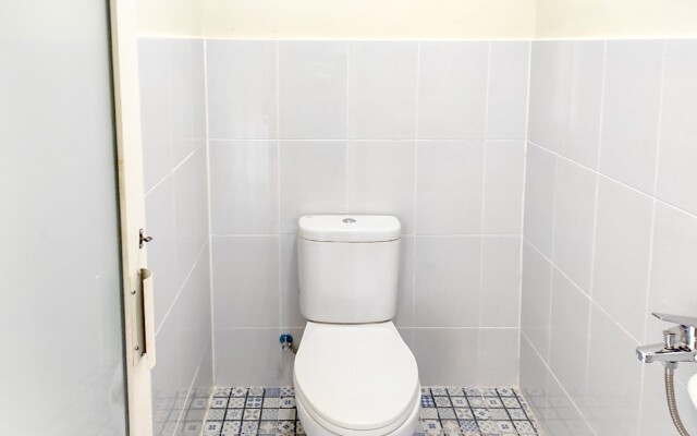 RedDoorz @ Karema Area Mamuju