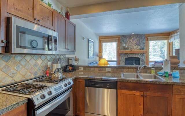 Private Family Friendly 2 Bedroom Townhome Located in East Keystone With Access to Free Shuttle Service