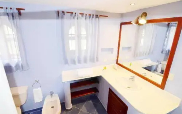 Beach House Larimar
