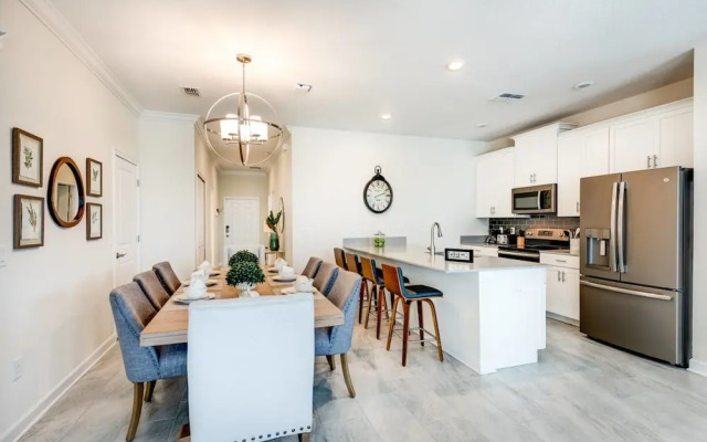 Modern and Spacious 5 bed Home Resort