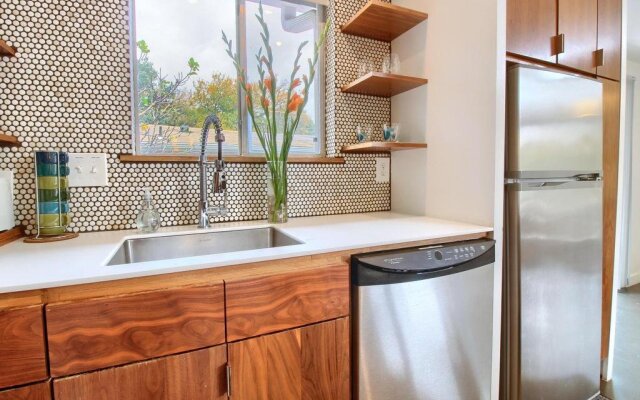 Travis Heights Modern I