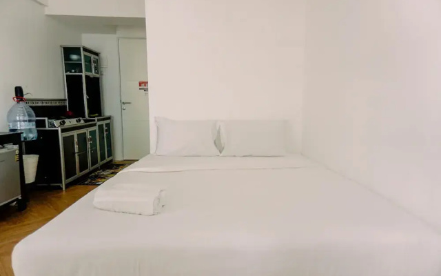 Warm And Simply Look Studio Room Urbantown Serpong Apartment