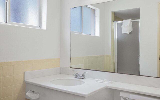 Travelodge Lafayette