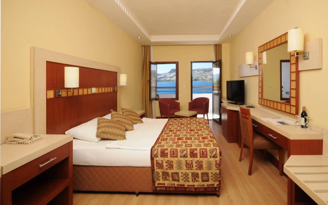 Green Beach Resort Hotel