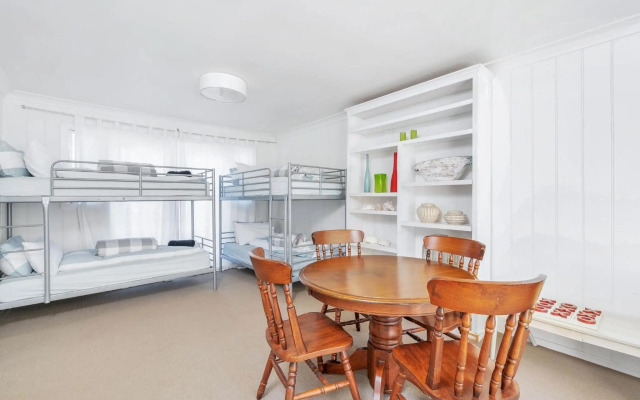 On The Beach at Vincentia 4pm Check Out Sundays