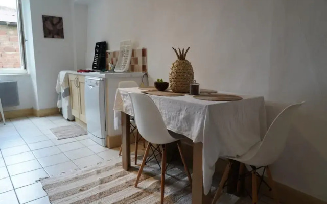 Beautiful Holiday Home With Fireplace