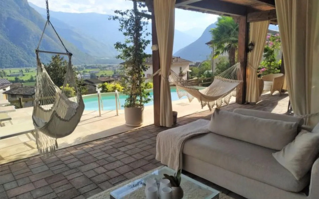 Valley View Pool Apartment