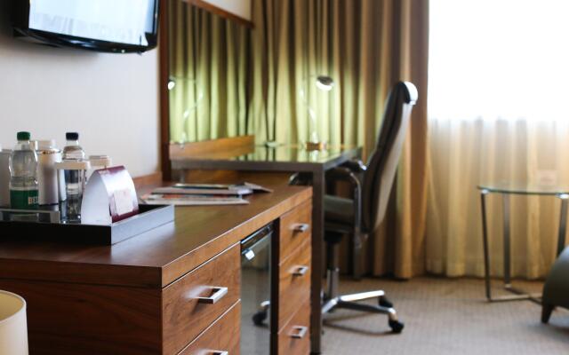 Crowne Plaza Manchester Airport by IHG