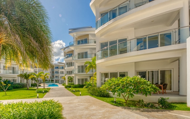 Unique Modern Condo with Beach Access