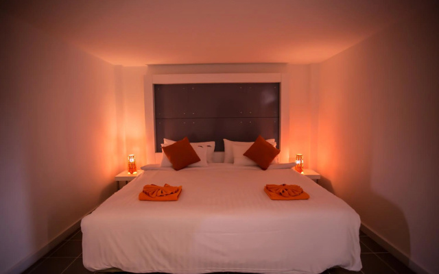 The Original Orange Rooms – Guest Rooms – Nakhon Si Thammarat