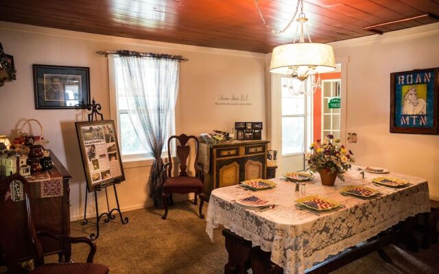 Mountain Harbour B&B and Hiker Hostel