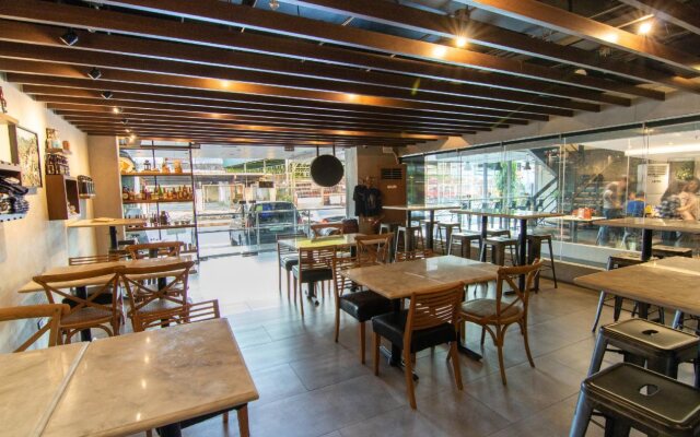 OYO 146 Solace Hotel - Vaccinated Staff