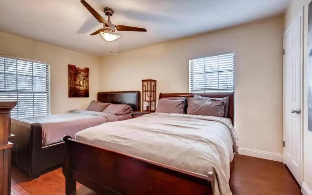 Villa Gordal - Enormous Villa in las Vegas with 39 Sleeps