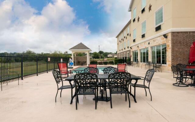 Comfort Inn & Suites Gatesville near Fort Cavazos