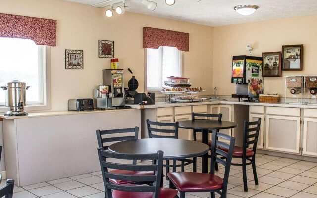 Econo Lodge Traverse City South