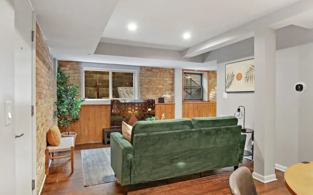 2BR Aesthetic Apt - Barry 37-GB