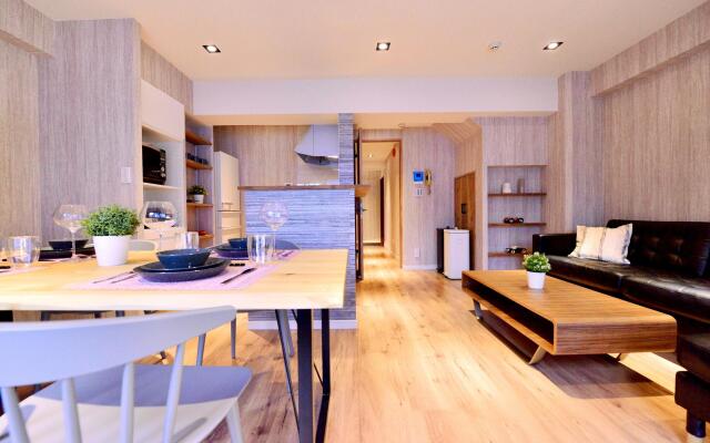 Lux 2BR Penthouse Imperial Palace 7pax 3mins Sub