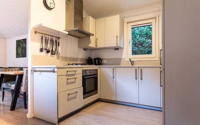 Comfortable chalet with outdoor sauna, near De Veluwe