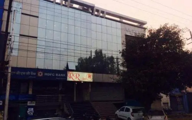 Hotel R R Inn