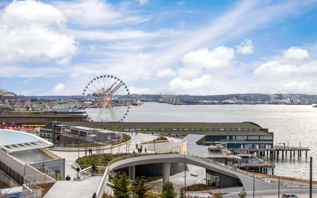 Reside Seattle Downtown, a Wyndham Residence