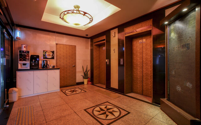 Rozy Hotel