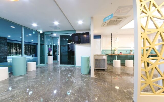 Gwangju Sinan Yeogiseo Jaja