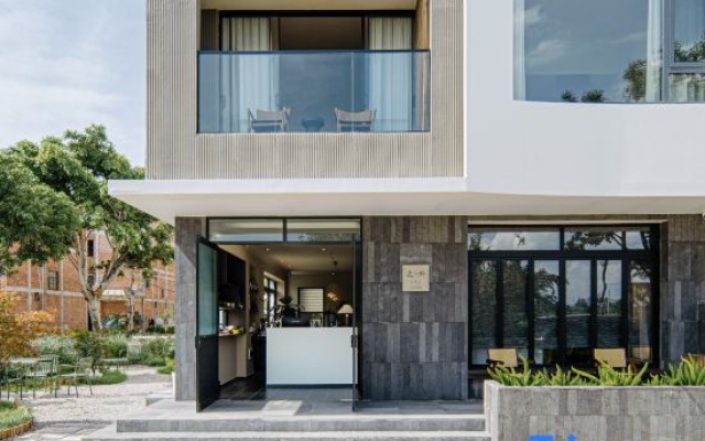 Outside Hotel – Exterior – Yuxi