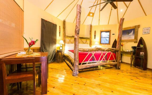 Tranquilseas Eco-Lodge And Diving Center