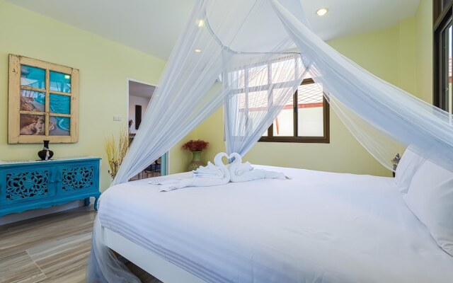 Pool villa  4 BR walking to Beach HV