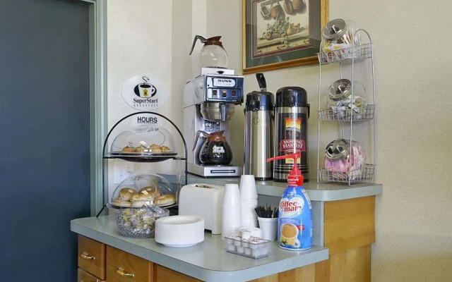 Super 8 East Lansing/University Area