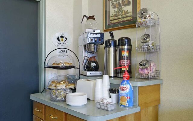 Super 8 East Lansing/University Area