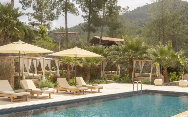 Izz Getaway - Adults Only