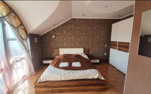 Kristall Hotel