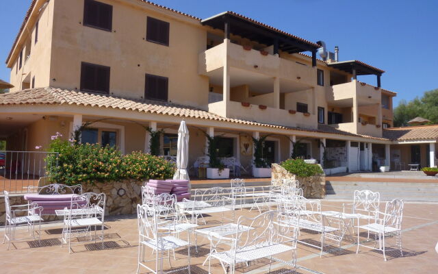 Baia de Bahas Apartments & Resort