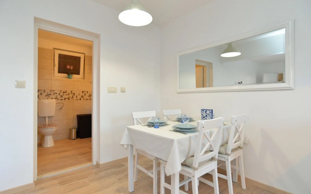 Apartment 1660
