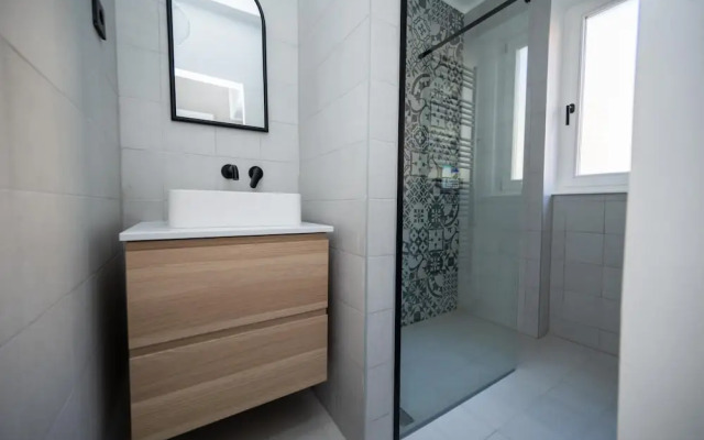 Sunny 1bdr Apartment Near City Center