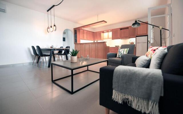 Amazing 2 bedroom apartment overlooking the Marina at Vourkari