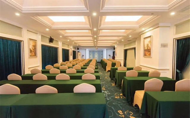 Xinshikong Conifer Hotel