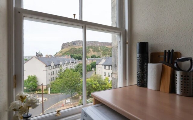 Cosy 2 Bedroom in Edinburgh Old Town