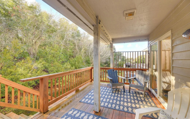 Well-equipped Emerald Isle Townhome: Pets Welcome!