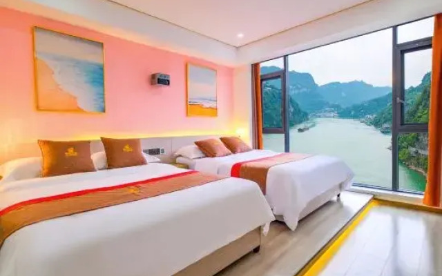 Yunlv Sunshine Homestay (Yichang Three Gorges Home Scenic Area)