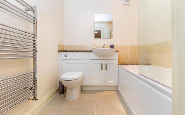 Apartment 4 Hillbrook House, Malvern - Guest Homes
