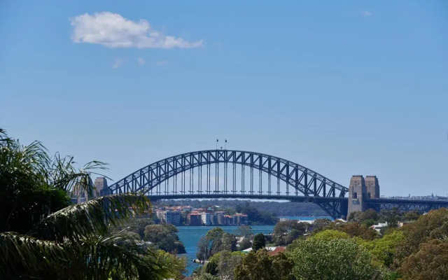 Harbour view huge 2 bedroom entire residence.