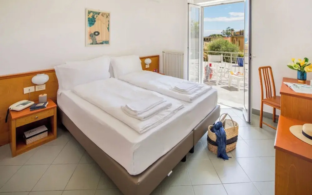 Hotel Tritone