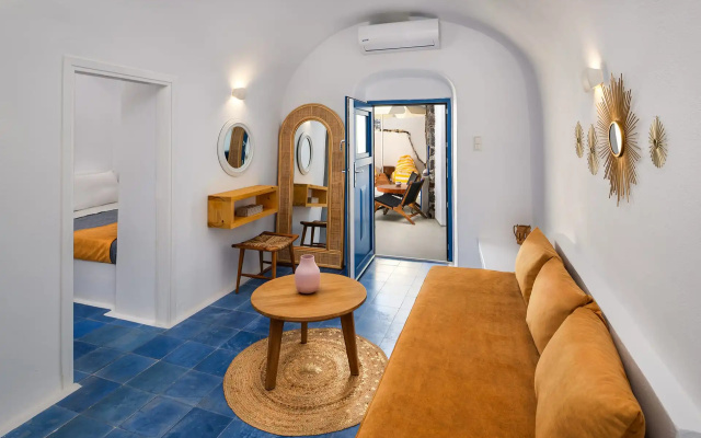 Orasis Houses - Luxury Retreats with Pool & View