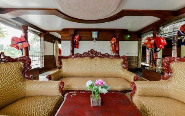 OYO 23482 Sht Symphony Premium Sharing Houseboat