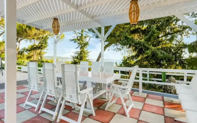 Beautiful Holiday Home With Private Pool