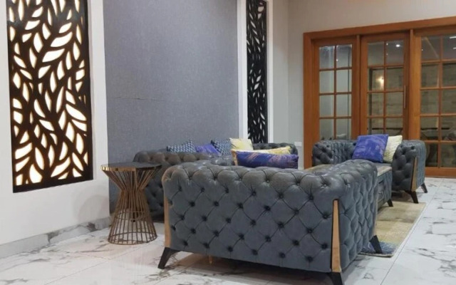 Silver Palm Hotel