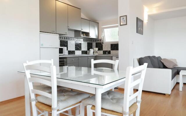 Modern Apartment With Private Pool in Maslenica